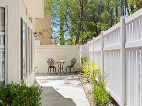 989 Calle La Primavera, Glendale CA 91208