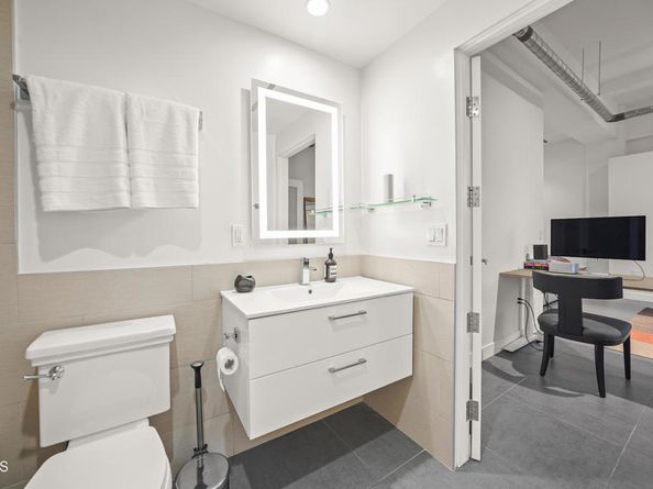 939 S Broadway 714, Los Angeles CA 90015