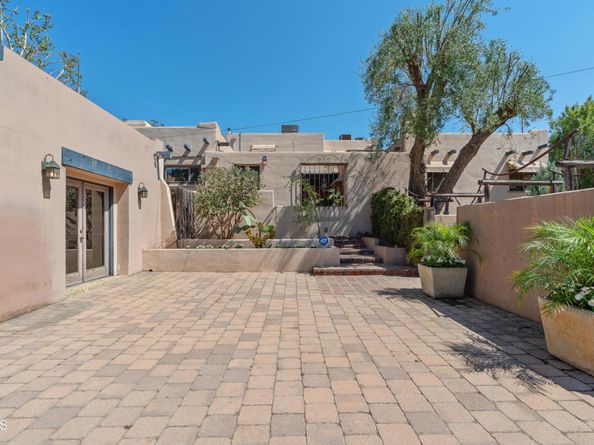 1205 S Oakland Avenue, Pasadena CA 91106