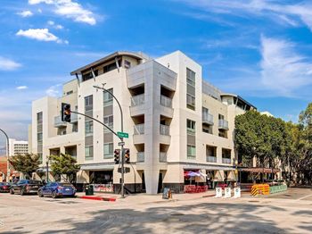 159 W Green Street