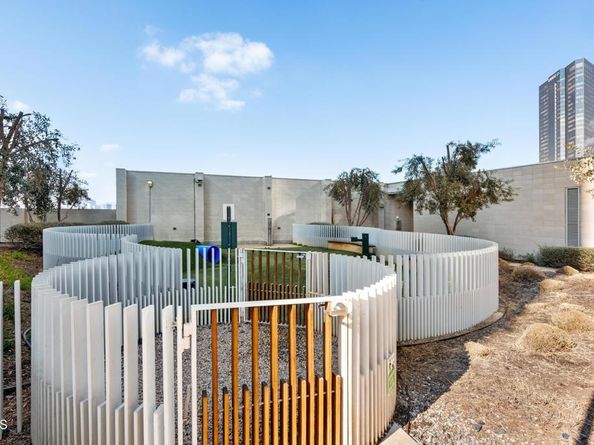 877 Francisco Street 1506, Los Angeles CA 90017