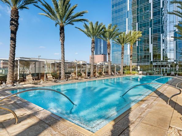 877 Francisco Street 1506, Los Angeles CA 90017