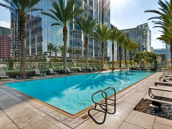 877 Francisco Street 1506, Los Angeles CA 90017