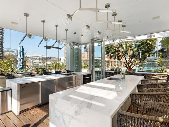 877 Francisco Street 1506, Los Angeles CA 90017