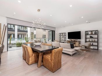 330 W Green Street