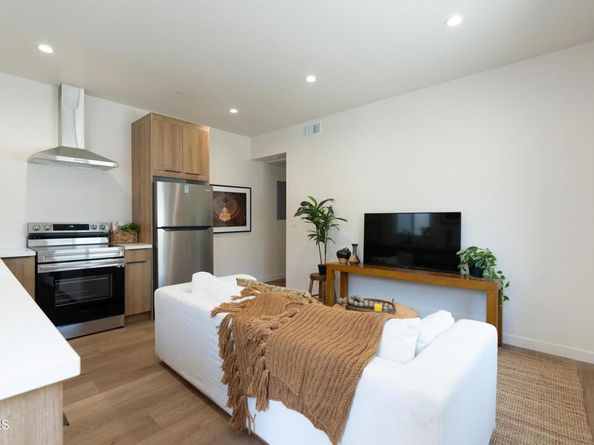 2911 1/2 N Coolidge Avenue, Los Angeles CA 90039