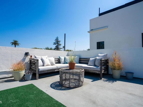 2911 1/2 N Coolidge Avenue, Los Angeles CA 90039