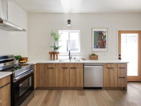 2911 1/2 N Coolidge Avenue, Los Angeles CA 90039