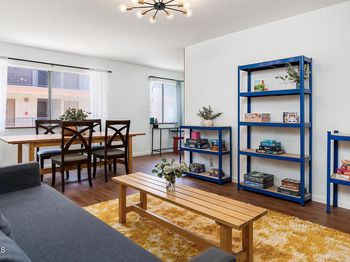 377 W California Ave #18