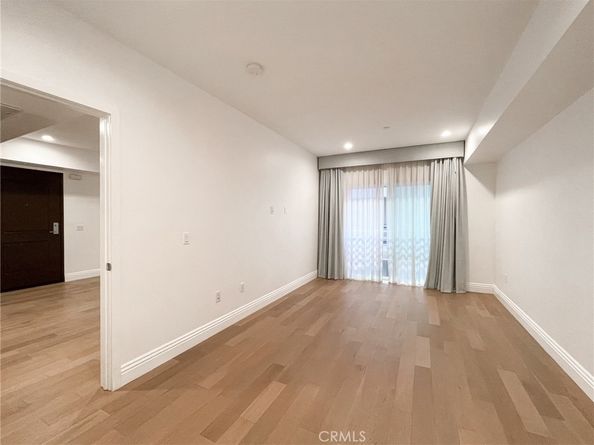 2939 Leeward Avenue 419, Los Angeles CA 90005