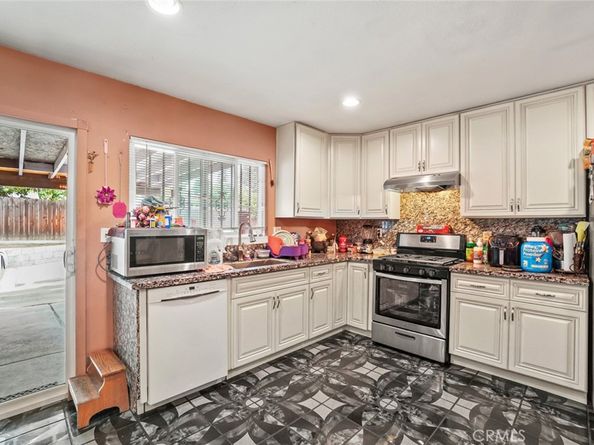 2119 S Phoenix, Ontario CA 91761