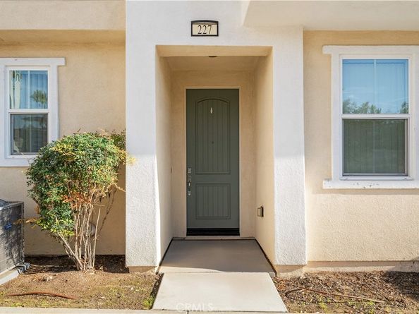 227 Promenade, Pomona CA 91767