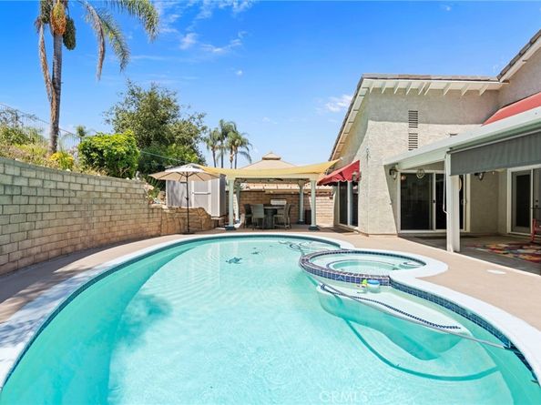 11 Rising Hill Road, Pomona CA 91766