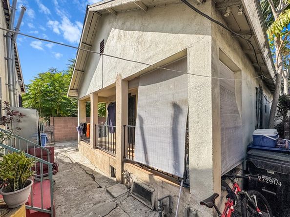 3729 Paloma Street, Los Angeles CA 90011