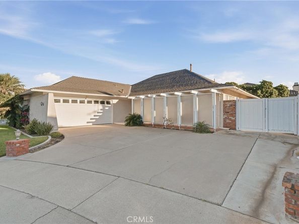 3922 Kitten Circle, Huntington Beach CA 92649