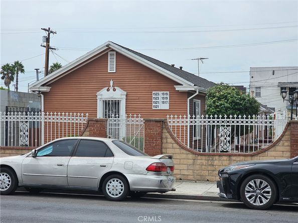 1517 S Westmoreland Avenue, Los Angeles CA 90006