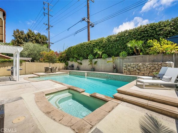 3260 Lilly Avenue, Long Beach CA 90808