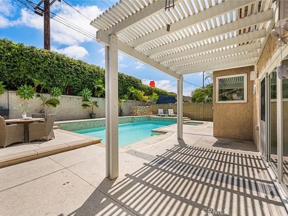 3260 Lilly Avenue, Long Beach CA 90808