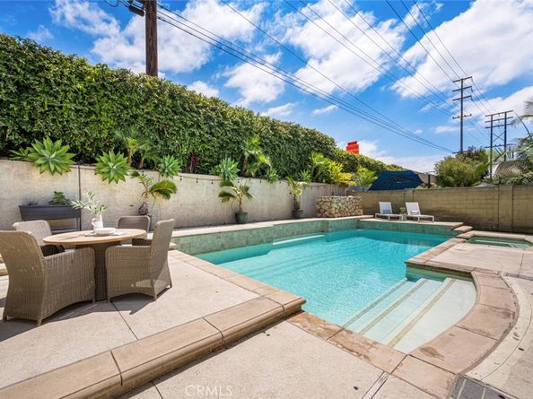 3260 Lilly Avenue, Long Beach CA 90808