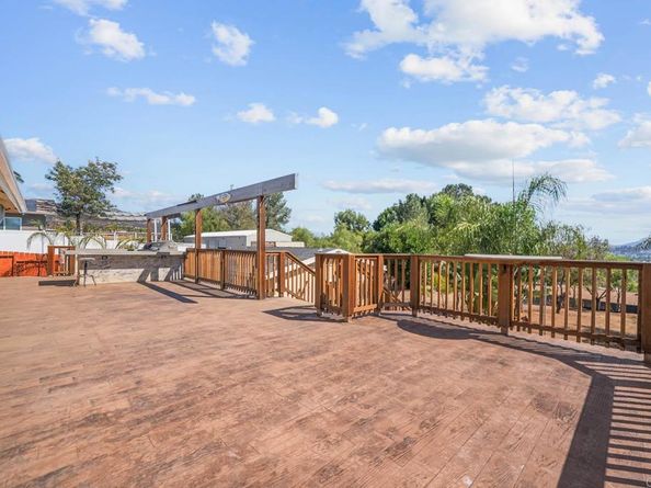 1661 Pepper Dr, El Cajon CA 92021