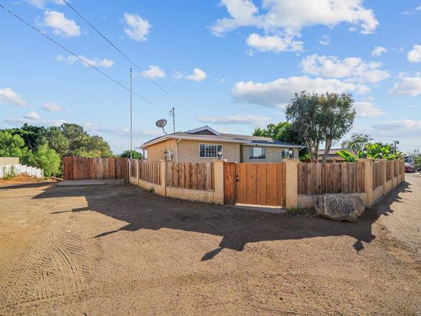1661 Pepper Dr, El Cajon CA 92021