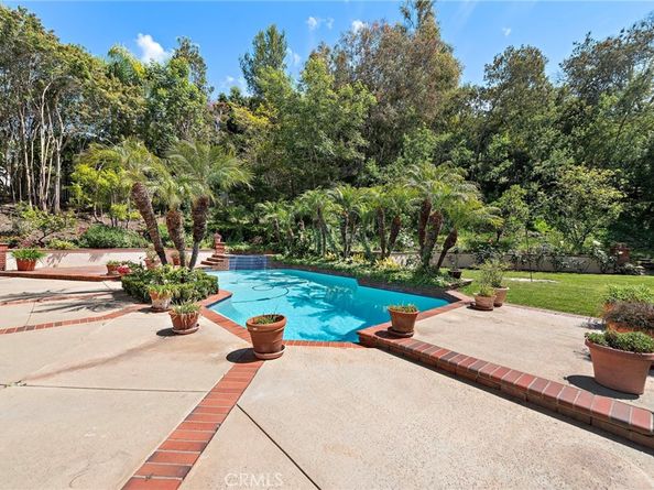 25122 Black Horse Lane, Laguna Hills CA 92653