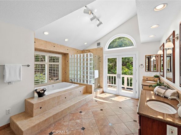 25122 Black Horse Lane, Laguna Hills CA 92653