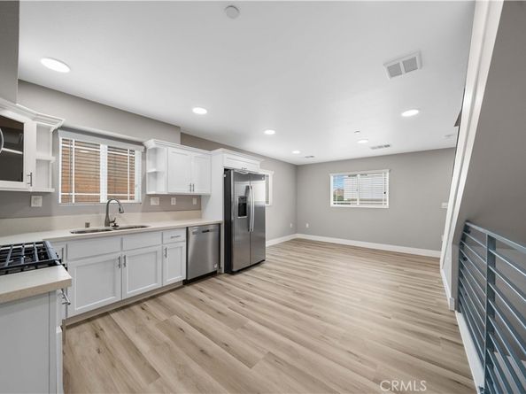 3721 S San Pedro Street, Los Angeles CA 90011