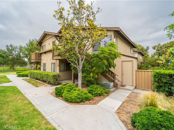 46 Echo Run 16, Irvine CA 92614