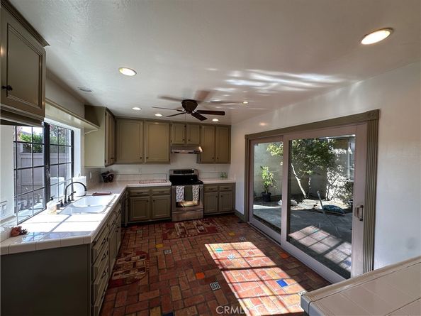 19 Willowgrove, Irvine CA 92604