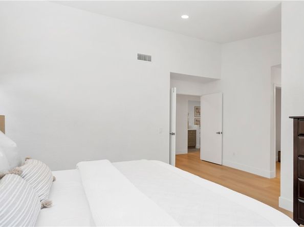 22 Yorktown, Irvine CA 92620