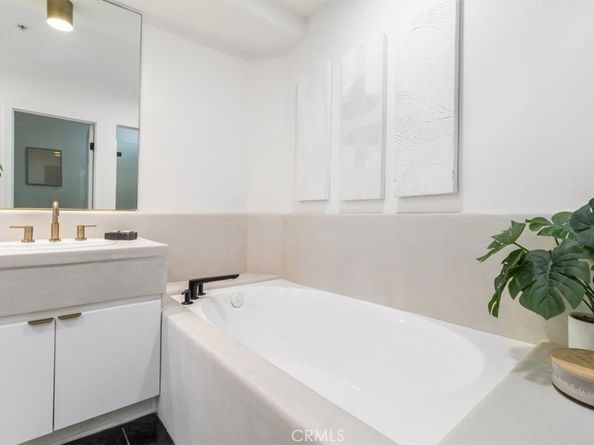 2233 Martin 216, Irvine CA 92612