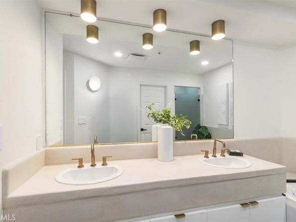 2233 Martin 216, Irvine CA 92612