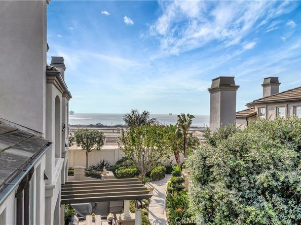 6251 Surfpoint Cir, Huntington Beach CA 92648