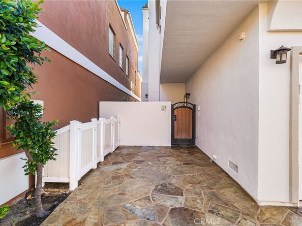 304 Goldenwest Street, Huntington Beach CA 92648