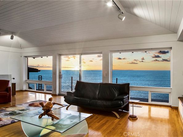 98 S La Senda Dr, Laguna Beach CA 92651