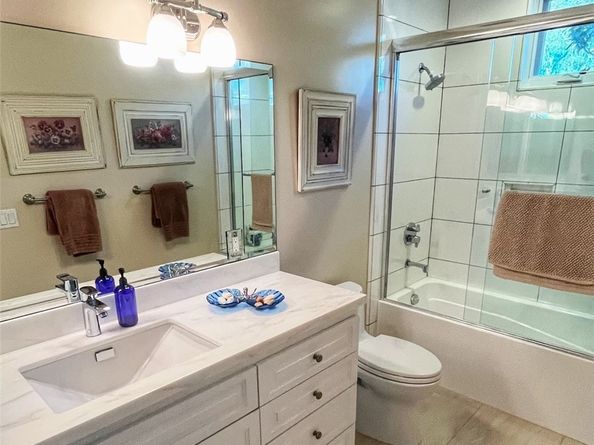 720 1/2 Poinsettia Ave, Corona Del Mar CA 92625
