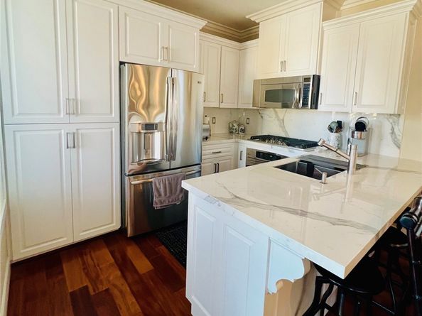 720 1/2 Poinsettia Ave, Corona Del Mar CA 92625