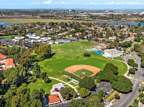 558 Vista Flora, Newport Beach CA 92660