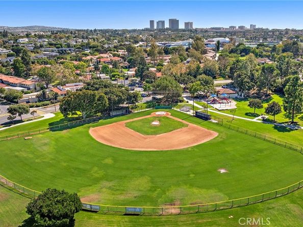 558 Vista Flora, Newport Beach CA 92660