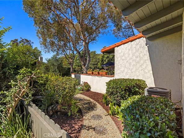 558 Vista Flora, Newport Beach CA 92660