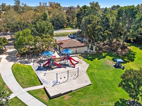 558 Vista Flora, Newport Beach CA 92660