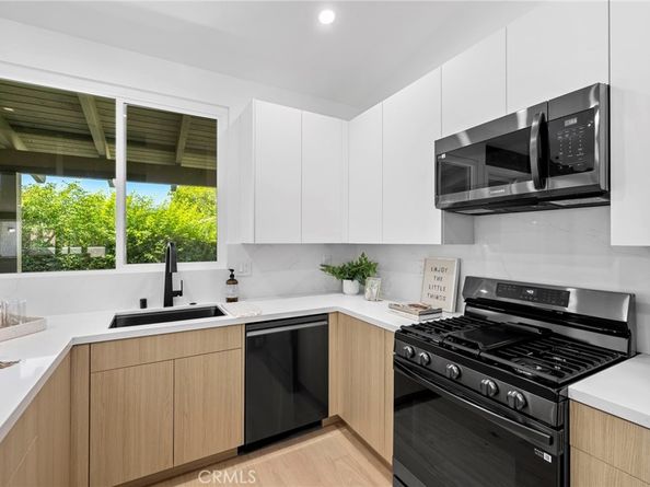 558 Vista Flora, Newport Beach CA 92660