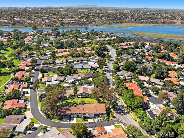 558 Vista Flora, Newport Beach CA 92660