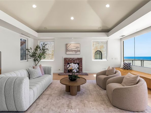 1554 E Oceanfront, Newport Beach CA 92661