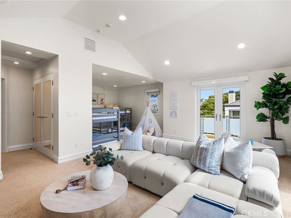 1554 E Oceanfront, Newport Beach CA 92661