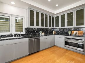 1554 E Oceanfront, Newport Beach CA 92661