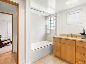 1554 E Oceanfront, Newport Beach CA 92661