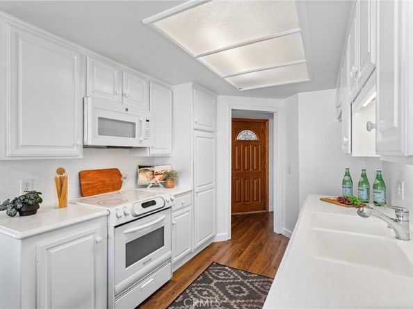 2700 E Panorama Drive 402, Signal Hill CA 90755