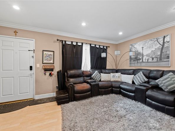 7035 Woodley 205, Van Nuys CA 91406